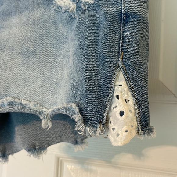 Judy Blue - distressed blue jeans shorts with eyelet at hem - size 31 - Picture 3 of 7